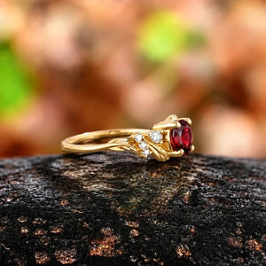 Her Ring - Vintage Yellow Gold Twisted Leaf Round Red Garnet Ring