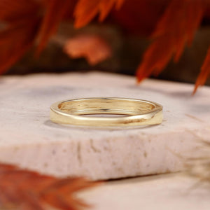 Vintage Sweeping Vine Stone Accent Wedding Band