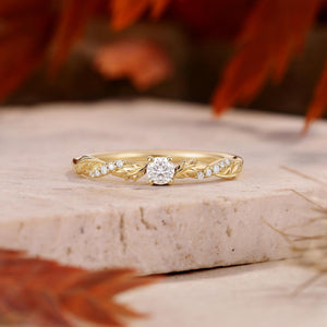 Vintage Round Accent Leaf Vine Curved Wedding Band