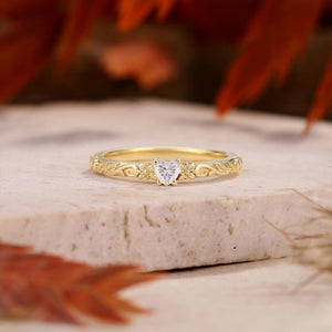 Vintage Heart Accent Leaf Engraved Wedding Band