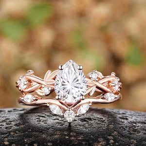 Leaf & Vine Pear Cut White Moissanite Engagement Ring Set - anerjuly
