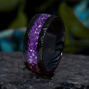 Unisex Hammered Black Damascus Steel Wedding Band with Natural Amethyst Inlay, Men’s Ring - anerjuly