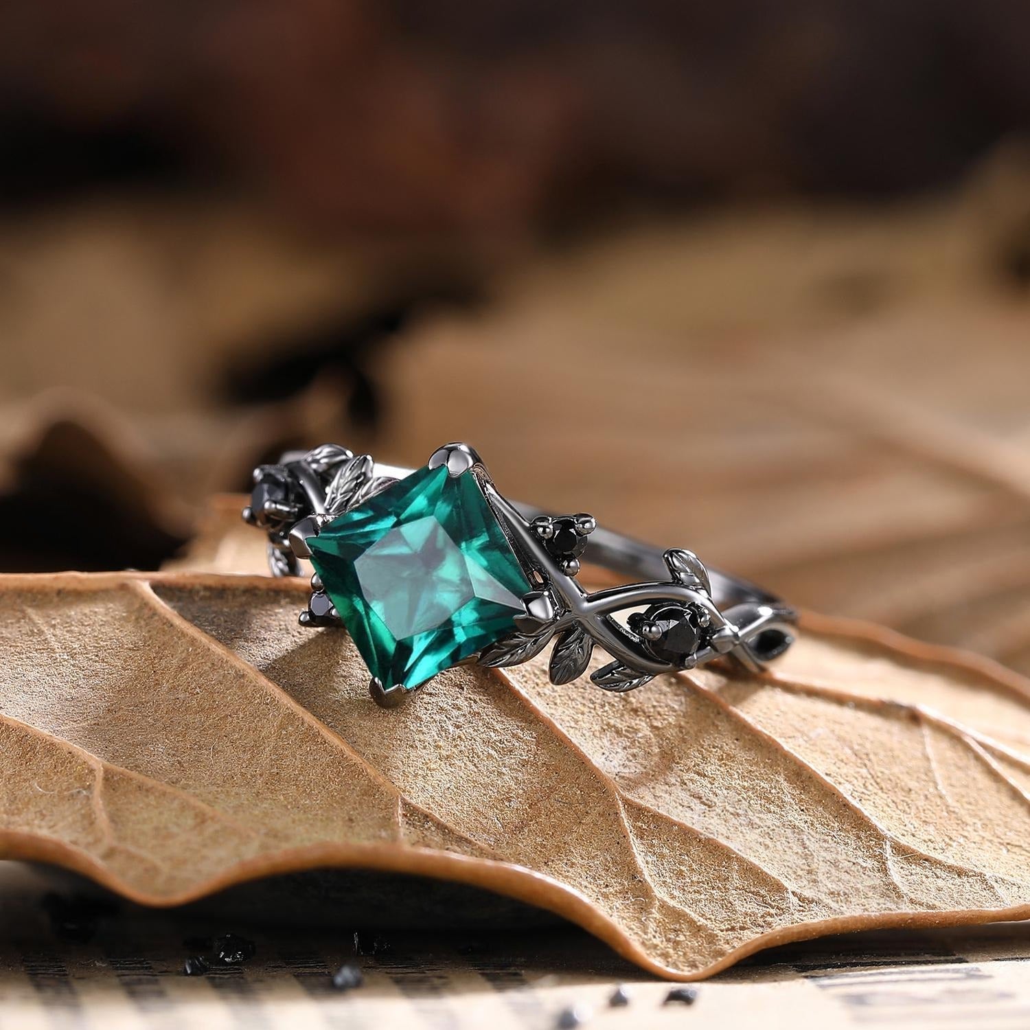 Vintage Princess Cut Emerald Engagement Ring Leaf Design Black Band Ring Set - anerjuly
