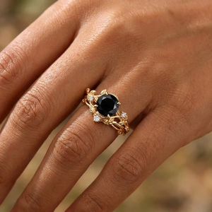 Her Ring - Vintage Yellow Gold Twisted Vine Round Black Onyx Ring Set