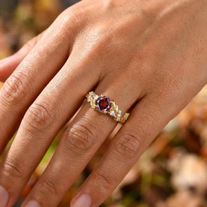 Vintage Yellow Gold Twisted Leaf Round Red Garnet Ring