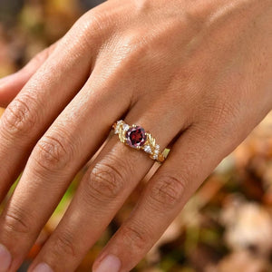 Her Ring - Vintage Yellow Gold Twisted Leaf Round Red Garnet Ring