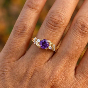 Vintage Yellow Gold Twisted Leaf Round Amethyst Ring