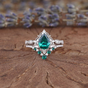 Art Deco Style Pear Emerald Engagement Ring with V - Shaped Band Ring Set - anerjuly