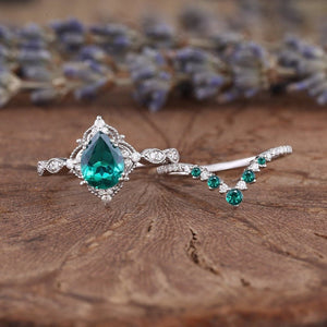 Art Deco Style Pear Emerald Engagement Ring with V - Shaped Band Ring Set - anerjuly