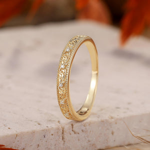 Vintage Sweeping Vine Stone Accent Wedding Band
