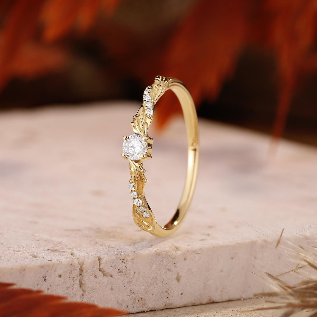 Vintage Round Accent Leaf Vine Curved Wedding Band