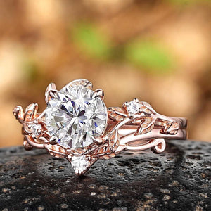 Leaf & Vine Round Cut White Moissanite Engagement Ring Set