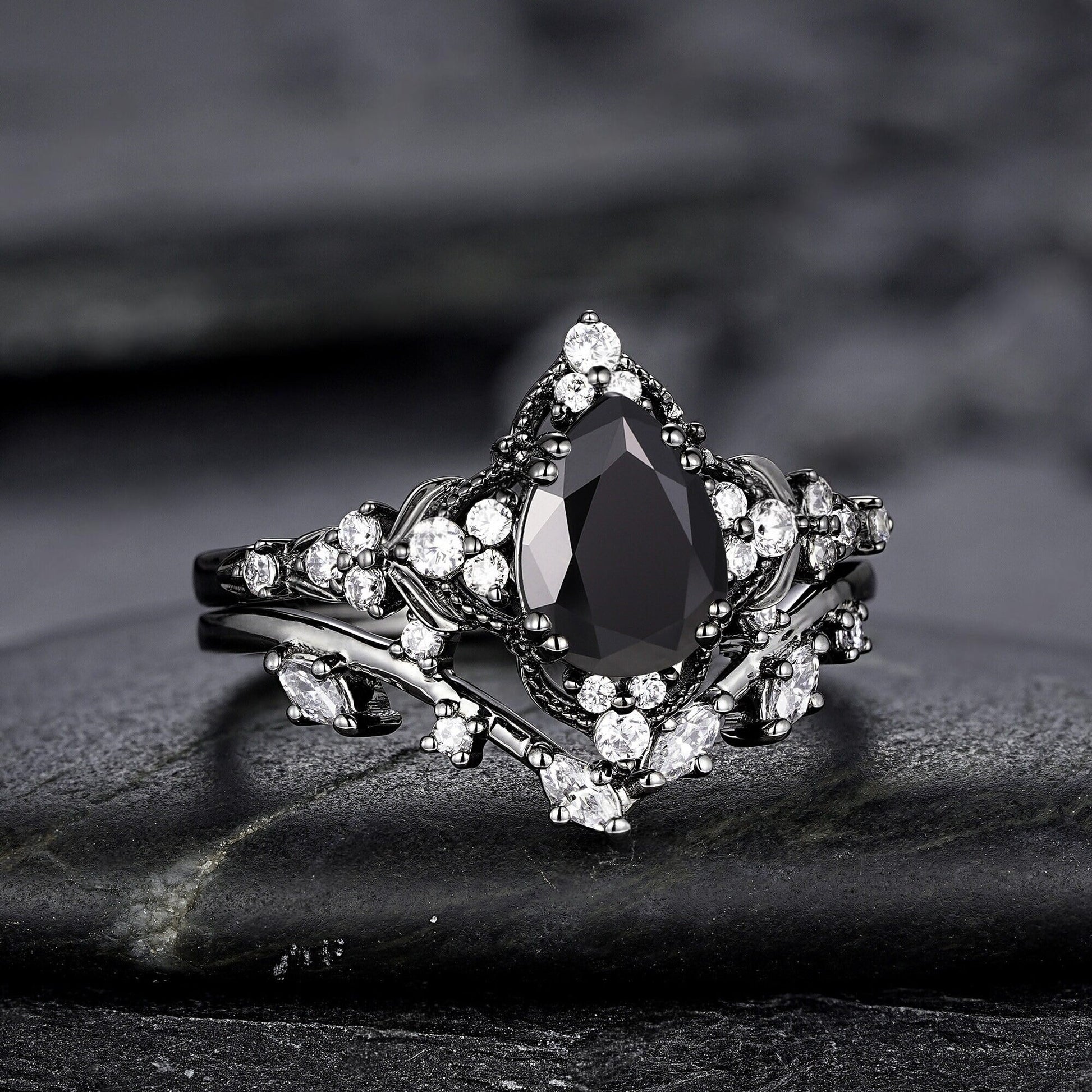 Unique Black Gold Pear Shape Black Onyx Leaf Engagement Ring, Witchy Twig Branch Promise Ring Gothic Black Wedding Ring Gift for Women - anerjuly