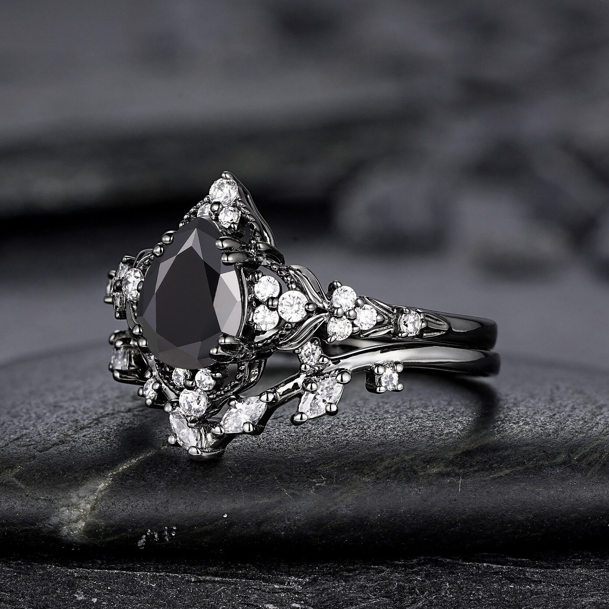 Unique Black Gold Pear Shape Black Onyx Leaf Engagement Ring, Witchy Twig Branch Promise Ring Gothic Black Wedding Ring Gift for Women - anerjuly