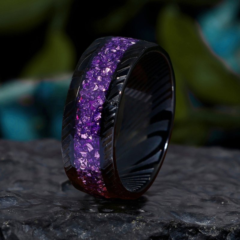 Unisex Hammered Black Damascus Steel Wedding Band with Natural Amethyst Inlay, Men’s Ring - anerjuly