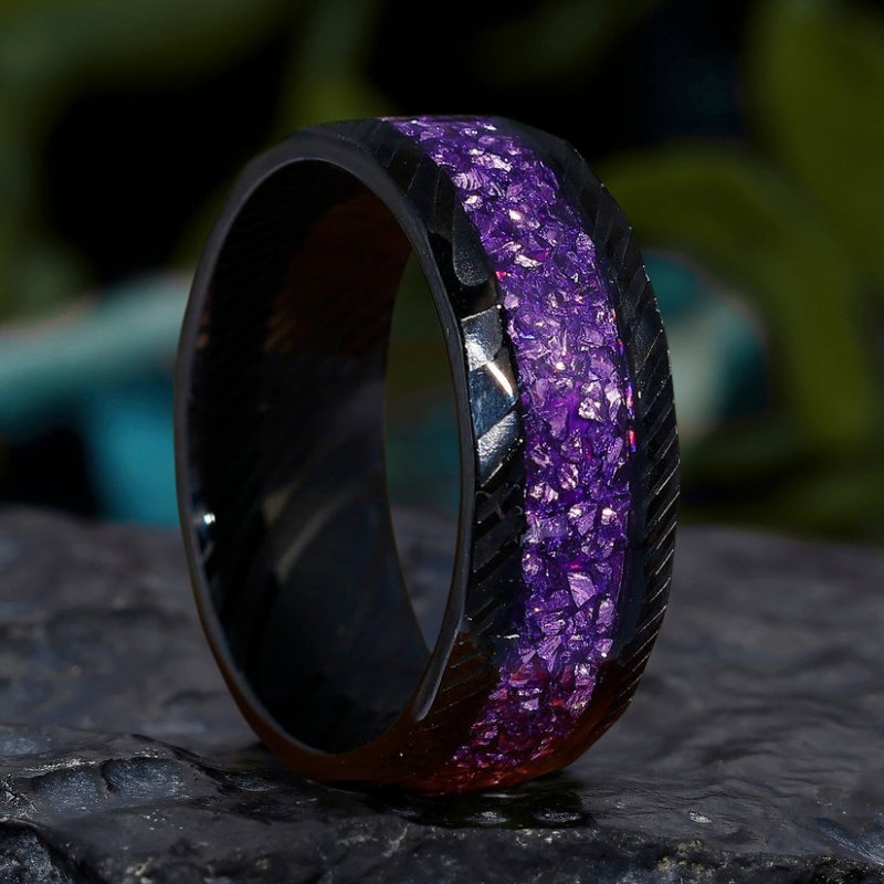 Unisex Hammered Black Damascus Steel Wedding Band with Natural Amethyst Inlay, Men’s Ring - anerjuly