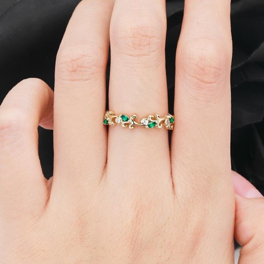 Vintage green emerald wedding band Unique nature inspired leaf band bridal ring Branches band - anerjuly