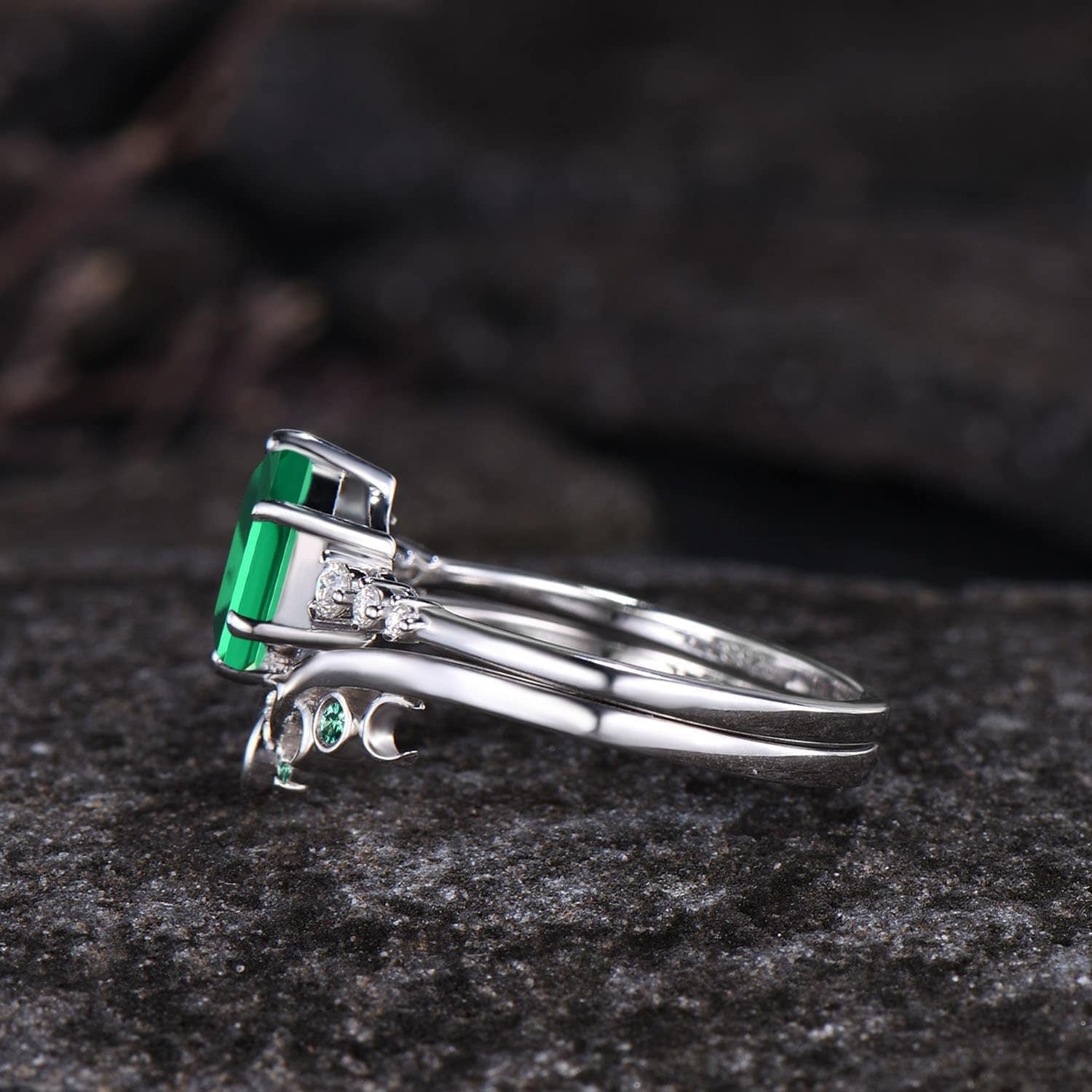 Vintage Hexagon Emerald Engagement Ring with V - Shaped Band Ring Set - anerjuly