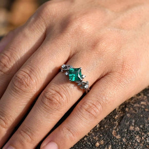 Vintage Princess Cut Emerald Engagement Ring Leaf Design Black Band Ring Set - anerjuly