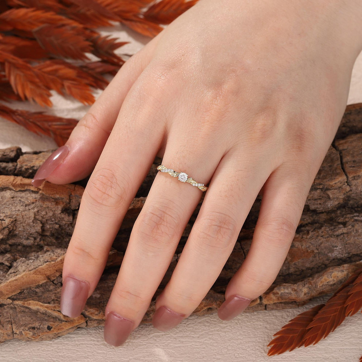 Vintage Round Accent Leaf Vine Curved Wedding Band - anerjuly