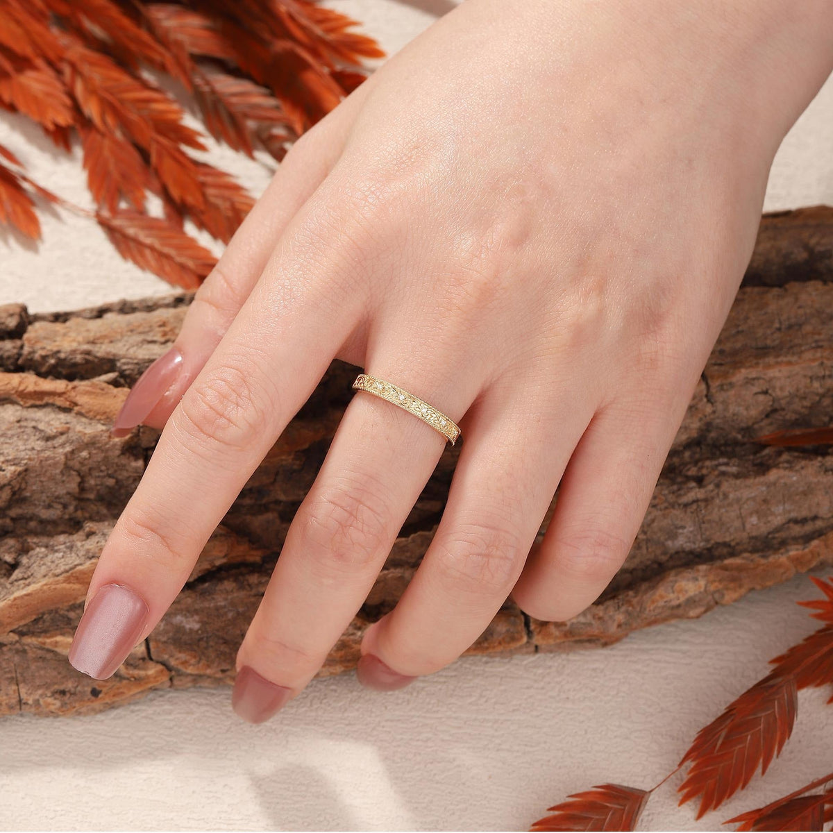 Vintage Sweeping Vine Stone Accent Wedding Band - anerjuly